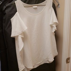 NWOT Cold shoulder ruffle sleeve top.